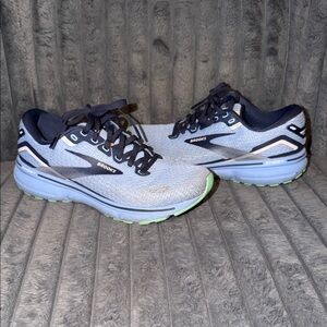 Pre loved Brooks Women’s Ghost 15 Blue & Green Reflective Athletic Shoes size 8